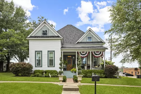 201 S 2nd St, Collins, MS 39428