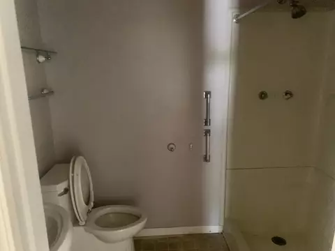 Bath - 15 Mar - Ree Dr, Laurel, MS 39440 photo 2 of 2