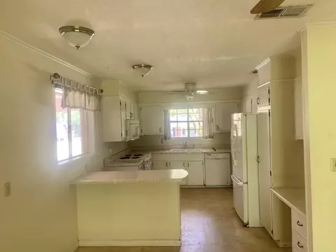 Kitchen - 15 Mar - Ree Dr, Laurel, MS 39440 photo 1 of 1