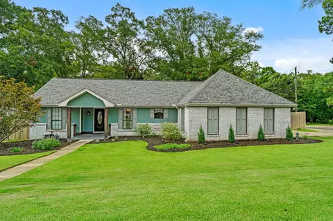 101 Melissa Ln, Hattiesburg, MS 39402