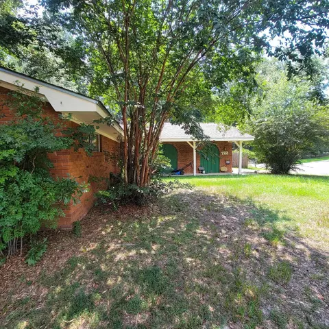 722 Monterrey Ln, Hattiesburg, MS 39402