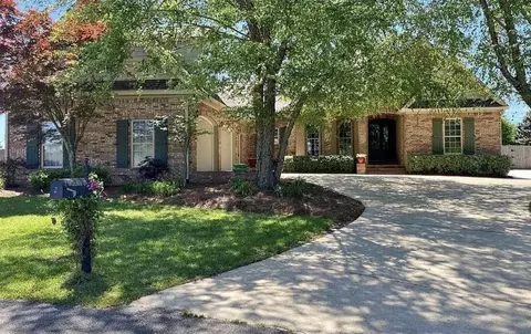 2 Wiltshire Dr, Hattiesburg, MS 39402