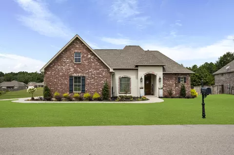 5 Thornbury Ln, Hattiesburg, MS 39402