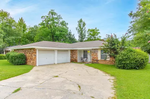108 Pecan Grove Dr, Hattiesburg, MS 39402