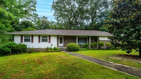 104 Camellia Cir, Hattiesburg, MS 39401