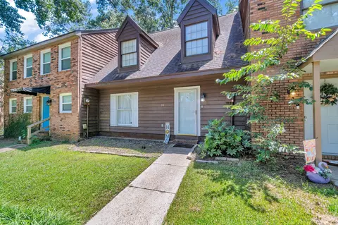14 Hickory Knl, Hattiesburg, MS 39402