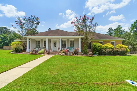 42 Ashborough Ln, Hattiesburg, MS 39402