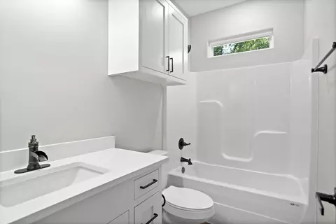 Bath - 5 Berwick, Petal, MS 39465 photo 2 of 2