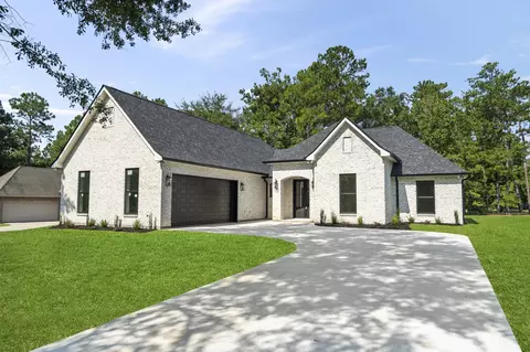 2 Chinaberry Cir, Carriere, MS 39426
