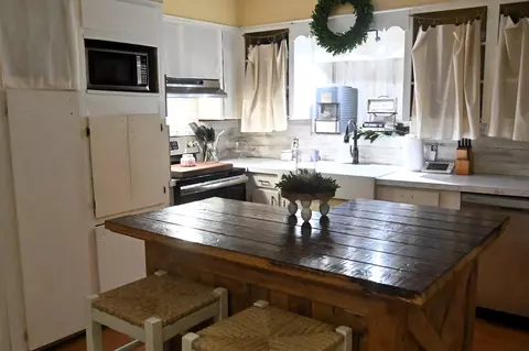 Kitchen - 227 SE 8th Ave, Magee, MS 39111 photo 3 of 4