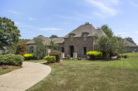 92 Bridgewater Dr, Hattiesburg, MS 39402