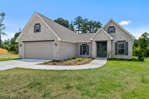 31 Dora Ln, Hattiesburg, MS 39402