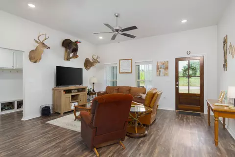 75 E Locust, Sumrall, MS 39482 photo 3