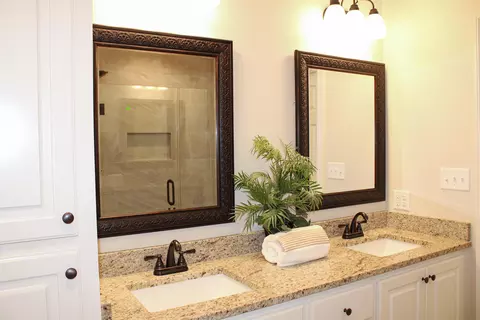 Bath - 42 N Slade Rd, Sumrall, MS 39482 photo 2 of 5