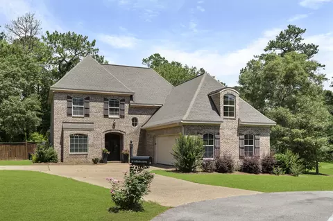 28 Wiltshire Dr, Hattiesburg, MS 39402