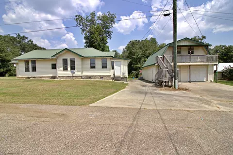 207 S 2nd St, Lumberton, MS 39455