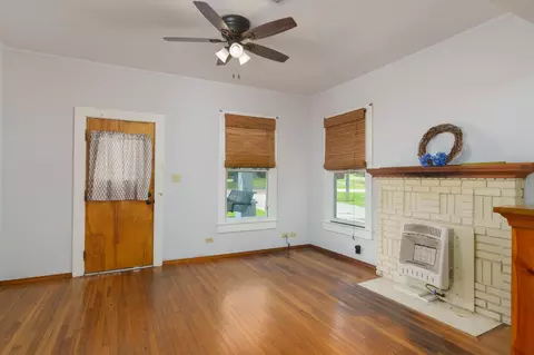 Living - 203 S 3rd, Collins, MS 39428 photo 2 of 4