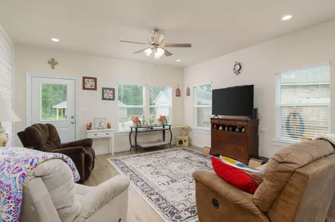 Living - 26 Sienna Ln, Sumrall, MS 39482 photo 2 of 2