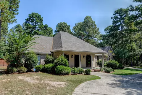 102 Dogwood Ln, Hattiesburg, MS 39402