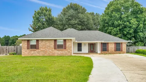 56 Corner Oaks Dr, Hattiesburg, MS 39402