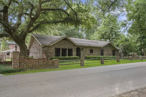 900 S 4th St, Collins, MS 39428