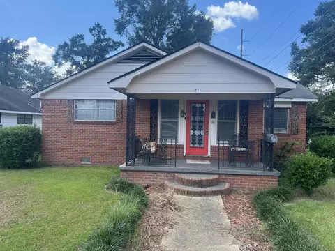 904 S 7th Ave, Laurel, MS 39440
