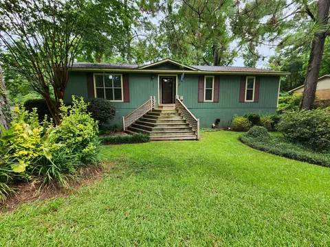 1217 Karen Dr, Laurel, MS 39440