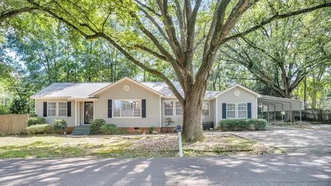 680 Flowers Dr, Laurel, MS 39440