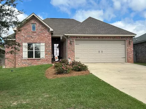 18 Highland Village Dr, Ellisville, MS 39437