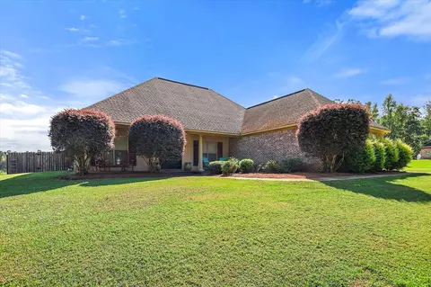 105 Madison Pl, Magee, MS 39111