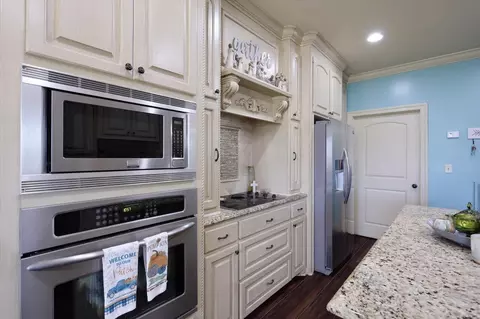 Kitchen - 105 Madison Pl, Magee, MS 39111 photo 5 of 5