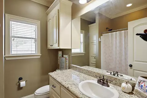 Bath - 105 Madison Pl, Magee, MS 39111 photo 2 of 2