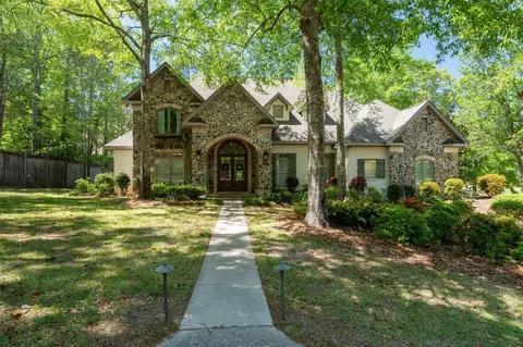 102 Monarch Blvd, Hattiesburg, MS 39402