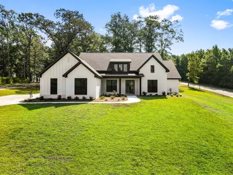2 Pinehill Ct, Hattiesburg, MS 39402