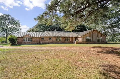 737 Hickory Grove Rd, Sumrall, MS 39482