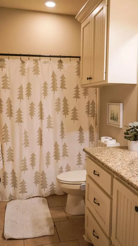 Bath - 14 W Sycamore, Sumrall, MS 39482 photo 3 of 3