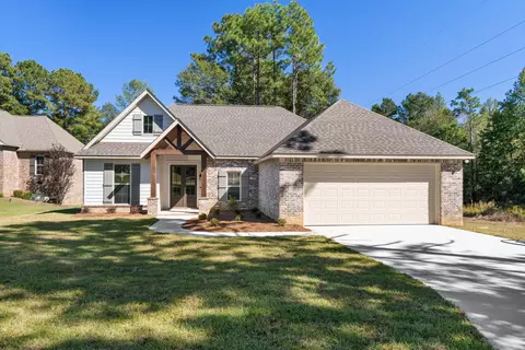 16 E Cadbury Ln, Hattiesburg, MS 39402