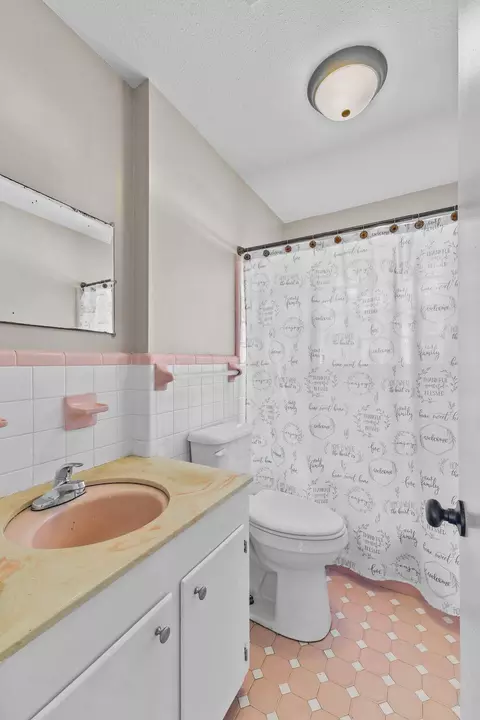 Bath - 709 E Central Ave, Petal, MS 39465 photo 2 of 2