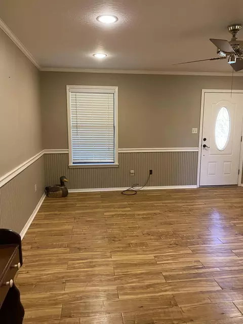 Living - 3271 Us-11, Laurel, MS 39443 photo 2 of 2
