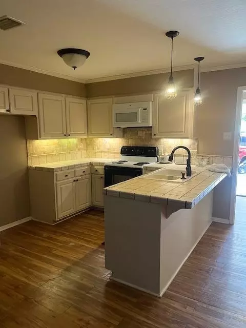Kitchen - 3271 Us-11, Laurel, MS 39443 photo 1 of 1