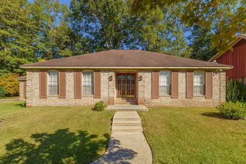 3303 Brookwood Dr, Hattiesburg, MS 39401