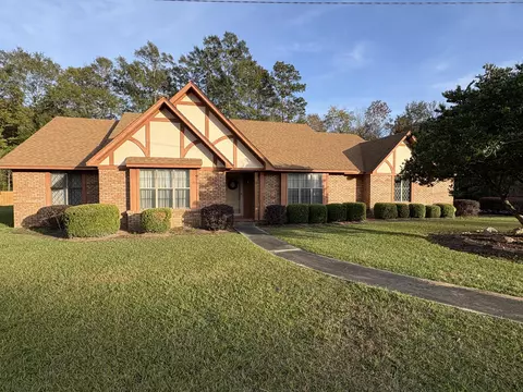 12 Brookwood Drive Dr, Laurel, MS 39443