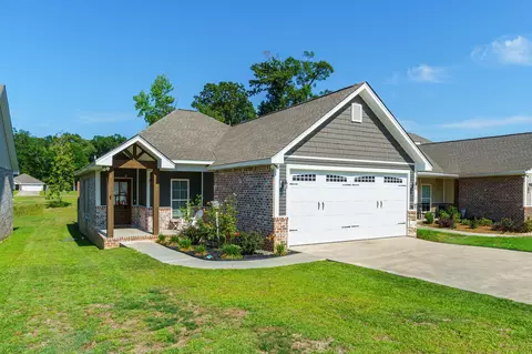 13 S Barnes Field Dr, Hattiesburg, MS 39402