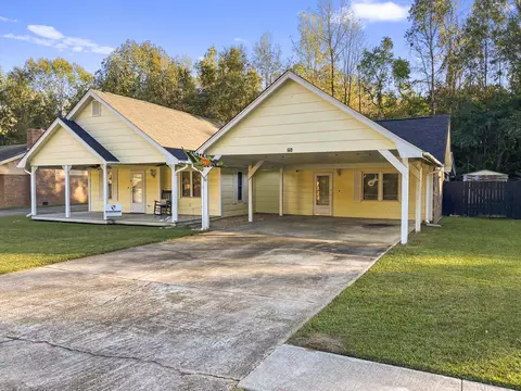 116 Continental Dr, Hattiesburg, MS 39402