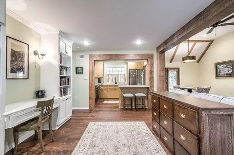 Entry Way - 2118 N 7th, Laurel, MS 39440 photo 2 of 2