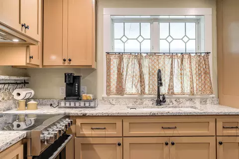 Kitchen - 2118 N 7th, Laurel, MS 39440 photo 7 of 9