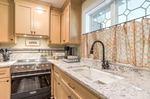 Kitchen - 2118 N 7th, Laurel, MS 39440 photo 8 of 9