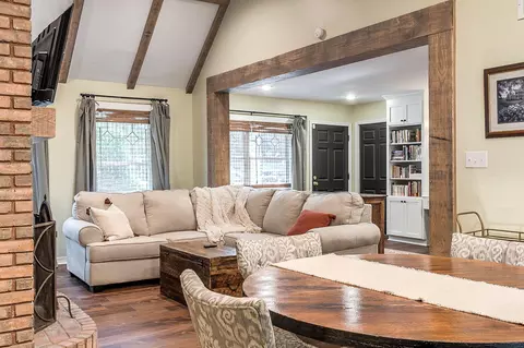 Living - 2118 N 7th, Laurel, MS 39440 photo 2 of 5