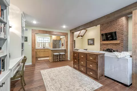 Entry Way - 2118 N 7th, Laurel, MS 39440 photo 1 of 2