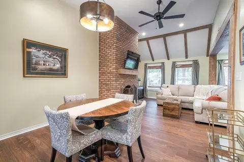 Dining - 2118 N 7th, Laurel, MS 39440 photo 2 of 3